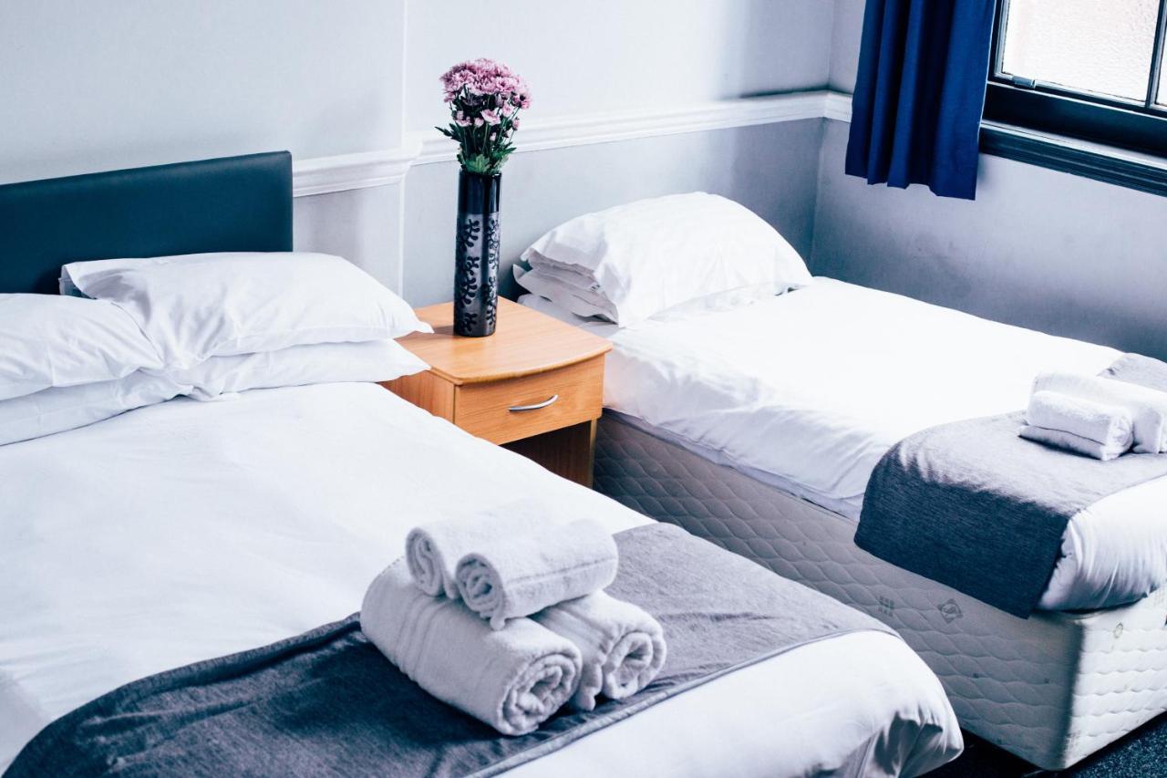 Bridgewood House Hotel Stafford Bagian luar foto