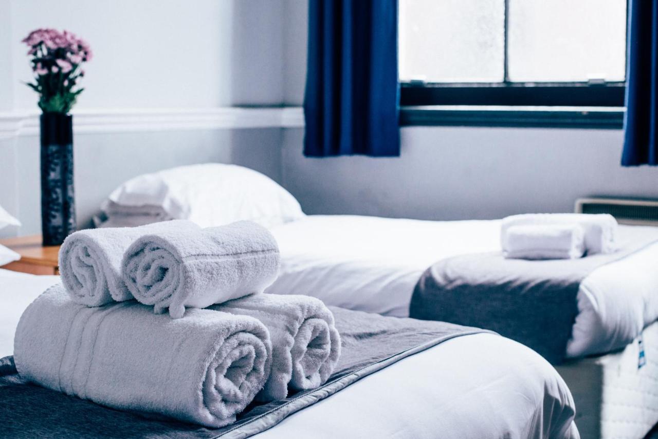 Bridgewood House Hotel Stafford Bagian luar foto