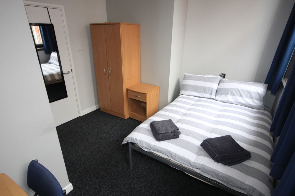 Bridgewood House Hotel Stafford Bagian luar foto