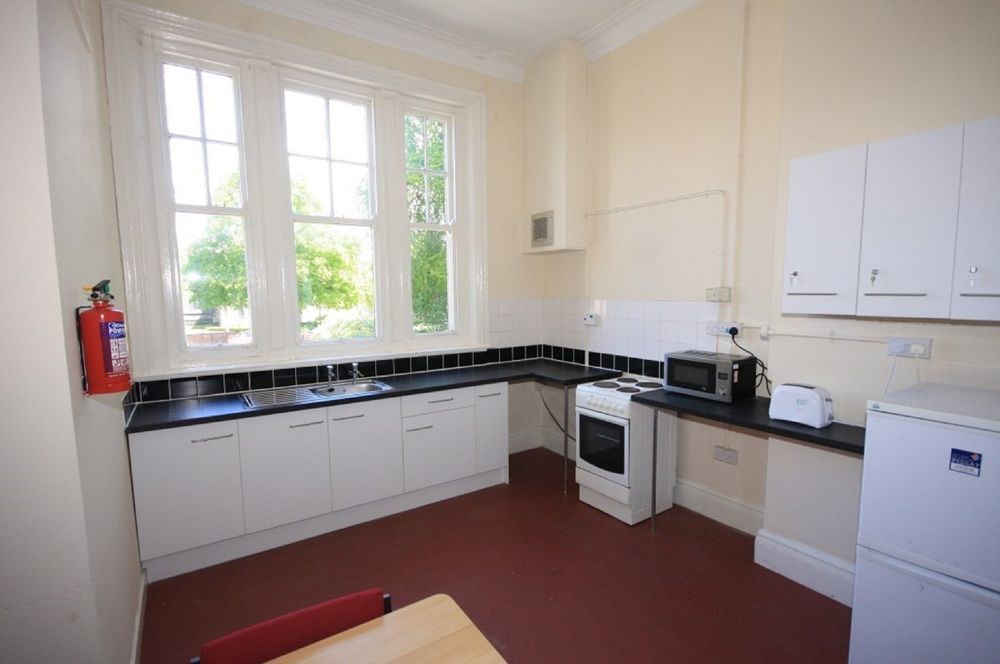 Bridgewood House Hotel Stafford Bagian luar foto