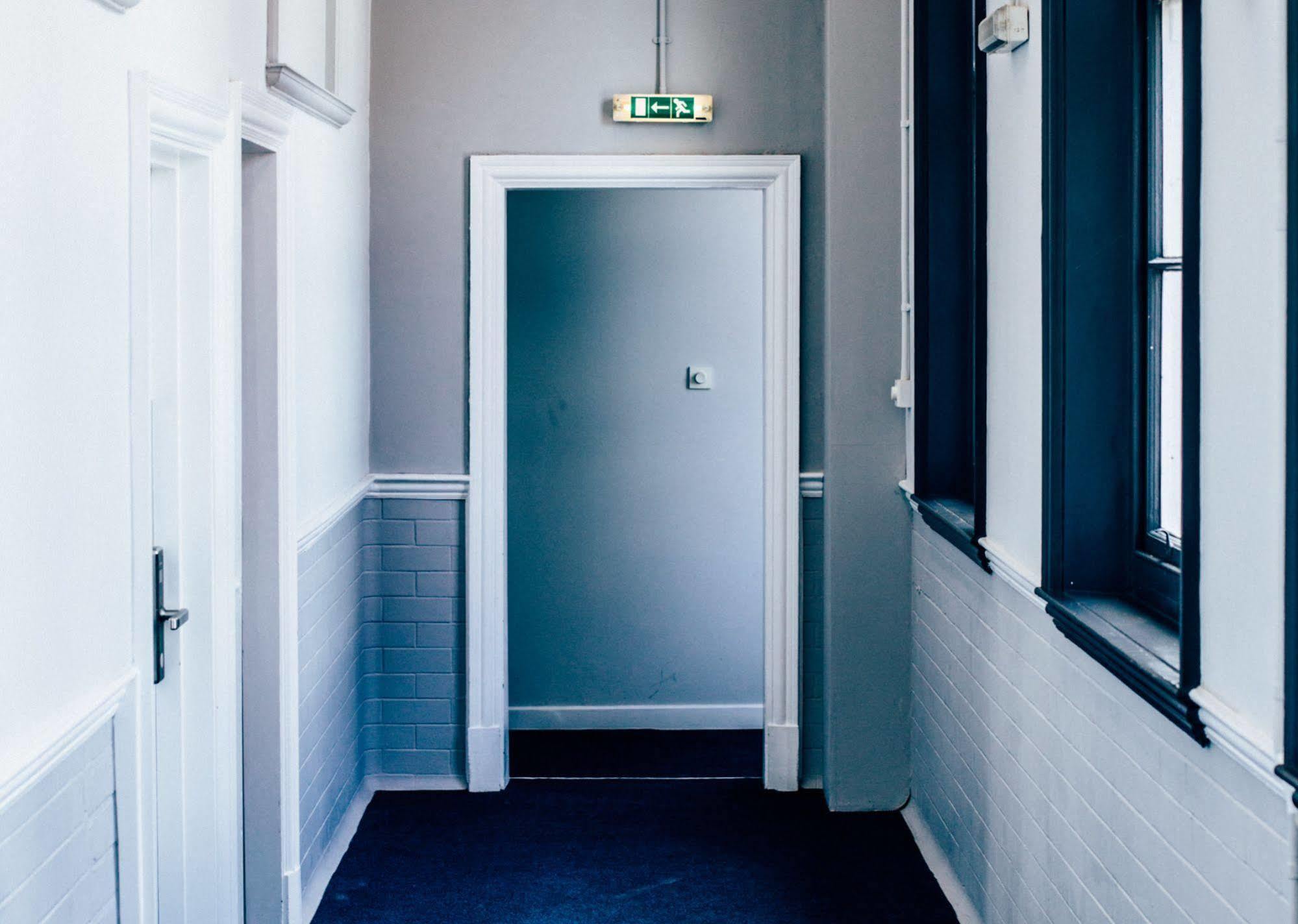 Bridgewood House Hotel Stafford Bagian luar foto